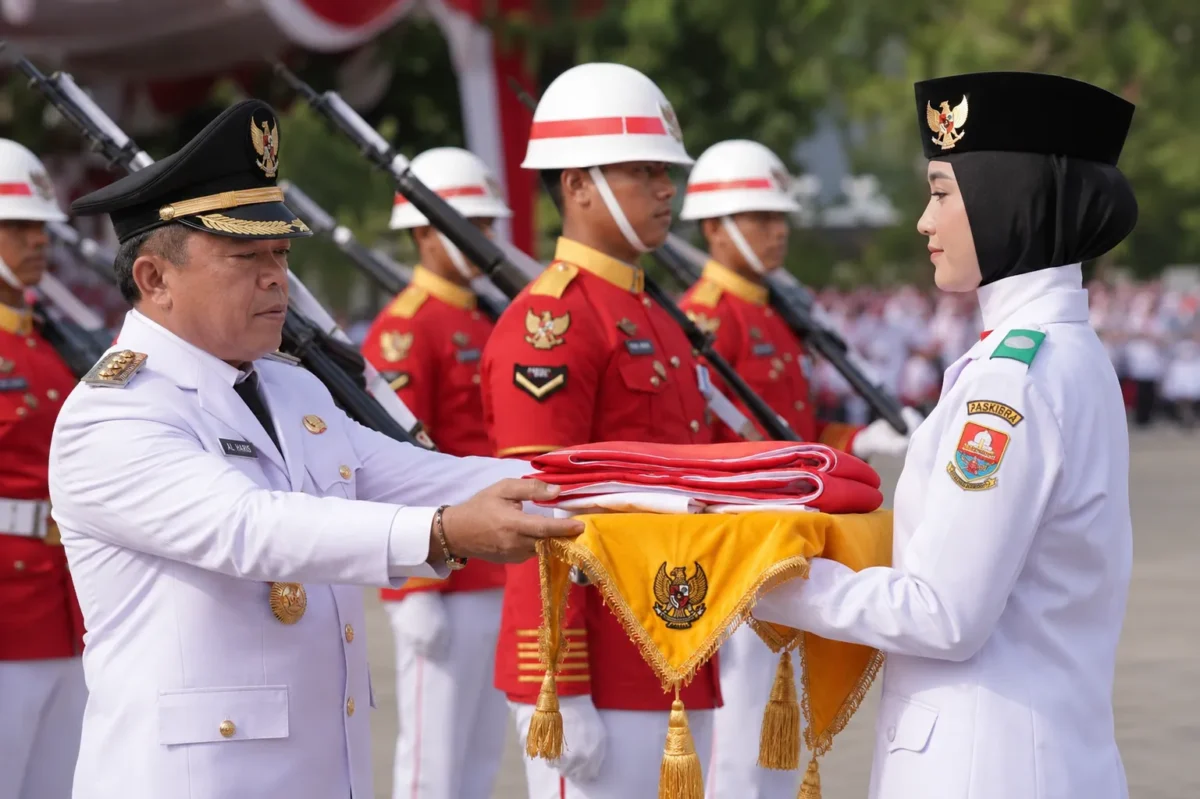 Sosok Raisa Nienda, Siswi Kerinci yang Tampil Membawa Baki Bendera HUT RI di Jambi(Foto: Desi Hermila/rri/AI)