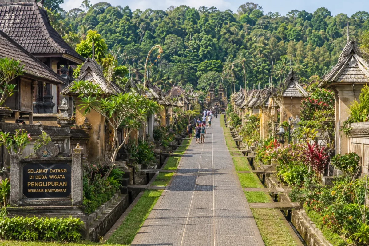 Pesona Penglipuran Bali Mendunia, Masuk Daftar Kota Kecil Terindah
(Foto: Shutterstock/travelawaits/okezone/AI)