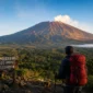 Pesona Gunung Kerinci: Menjelajah Atap Sumatra hingga Danau Gunung Tujuh
(Foto: wikipedia/AI)