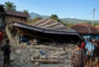 “Rasanya Macam Kiamat”, Kesaksian Warga Saat Gempa M 7,7 Guncang Flores(Foto: Beritasatu/Pepi Kurniawan/jakartaglobe/AI)