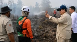 Karhutla Kubu Raya Membara, Prabowo Turun ke Lokasi dan Beri Instruksi Tegas
(Foto: ANTARA/HO-BPMI Sekretariat Presiden
/m.jpnn/AI)