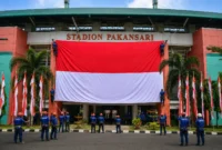 Jelang HUT Ke-81 RI, Bendera Merah Putih Raksasa Berkibar Megah di Stadion Pakansari
(Foto: bakesbangpol.
bogorkab/AI)