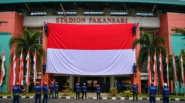 Jelang HUT Ke-81 RI, Bendera Merah Putih Raksasa Berkibar Megah di Stadion Pakansari
(Foto: bakesbangpol.
bogorkab/AI)