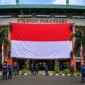 Jelang HUT Ke-81 RI, Bendera Merah Putih Raksasa Berkibar Megah di Stadion Pakansari
(Foto: bakesbangpol.
bogorkab/AI)