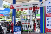 Antrean BBM Jadi Sorotan, Pertamina Tambah Nozzle di 12 SPBU Makassar
(Foto: Pertamina Patra Niaga
/liputan6/AI)
