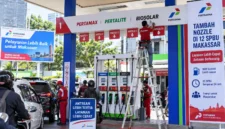 Antrean BBM Jadi Sorotan, Pertamina Tambah Nozzle di 12 SPBU Makassar
(Foto: Pertamina Patra Niaga
/liputan6/AI)
