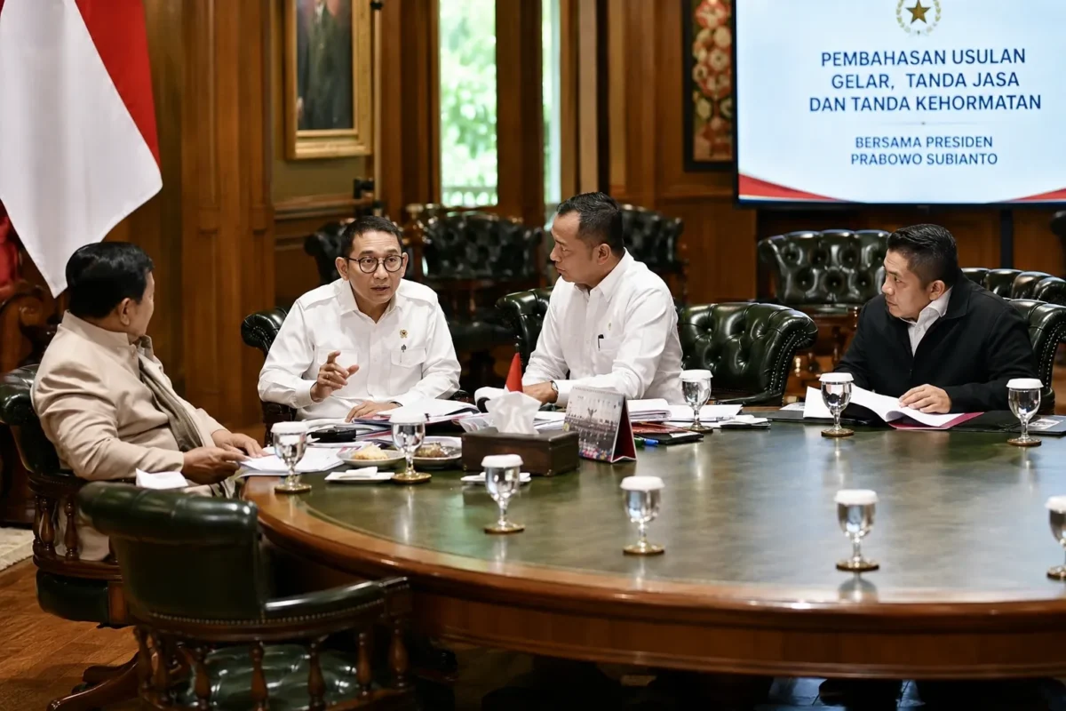 Gelar Kehormatan Sejumlah Tokoh Dibahas Prabowo dan Fadli Zon di Hambalang
(Foto: Dok Sekretariat Kabinet
/tribunnews/AI)