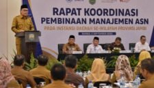 Azhar Hamzah Dorong ASN Sungai Penuh Naik Kelas, Profesionalisme Jadi Kunci
(Foto: albrita/AI)