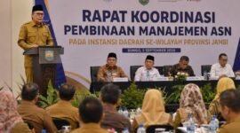Azhar Hamzah Dorong ASN Sungai Penuh Naik Kelas, Profesionalisme Jadi Kunci
(Foto: albrita/AI)