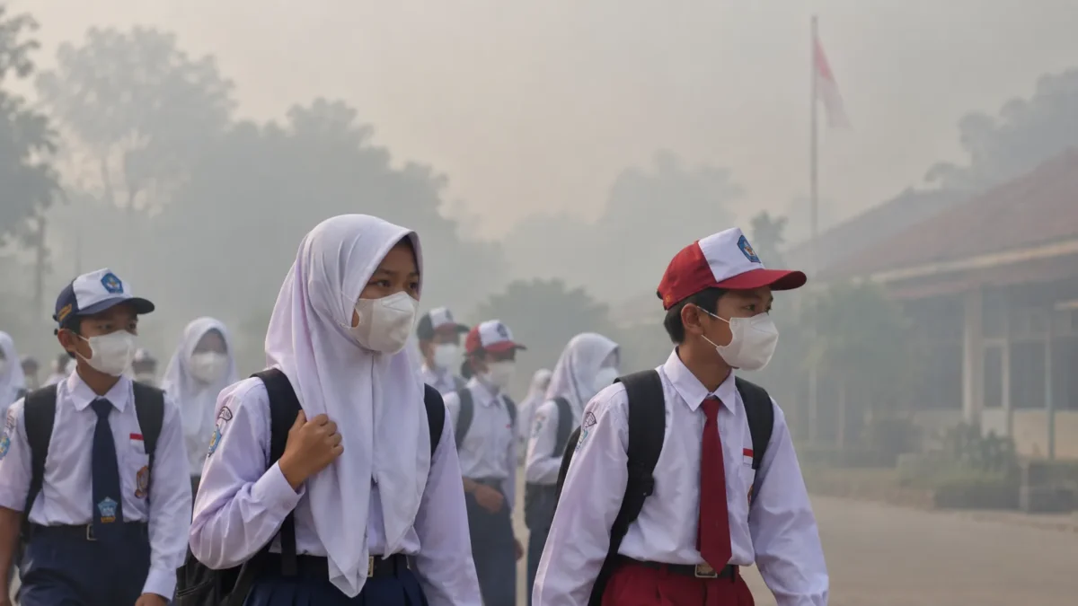 Kabut Asap Kembali Selimuti Kerinci, Ini Imbauan Disdik untuk Siswa 
(Foto: CNN Indonesia/ Sobar
/AI)